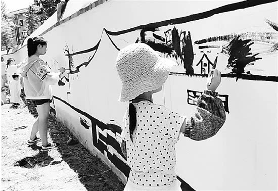 下沙街道开展墙景美化活动 家风家训跃上小区